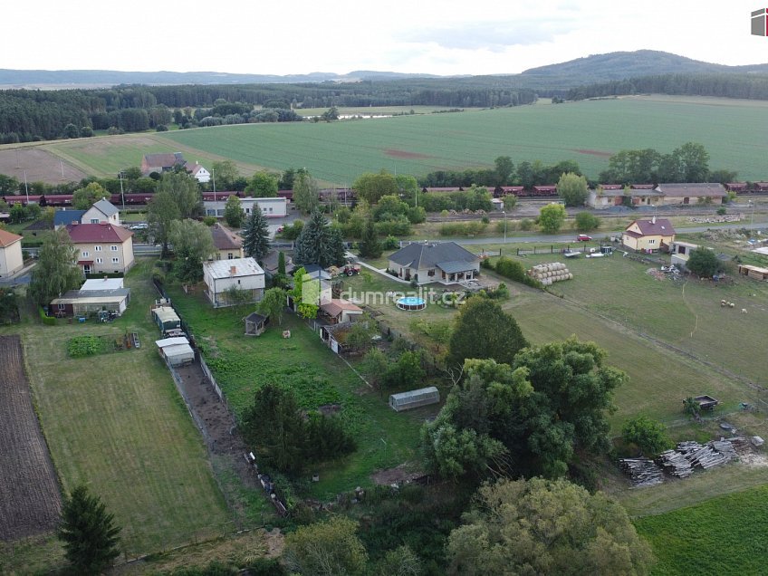 Prodej  stavebního pozemku 810 m^2 Nádražní, Vroutek 