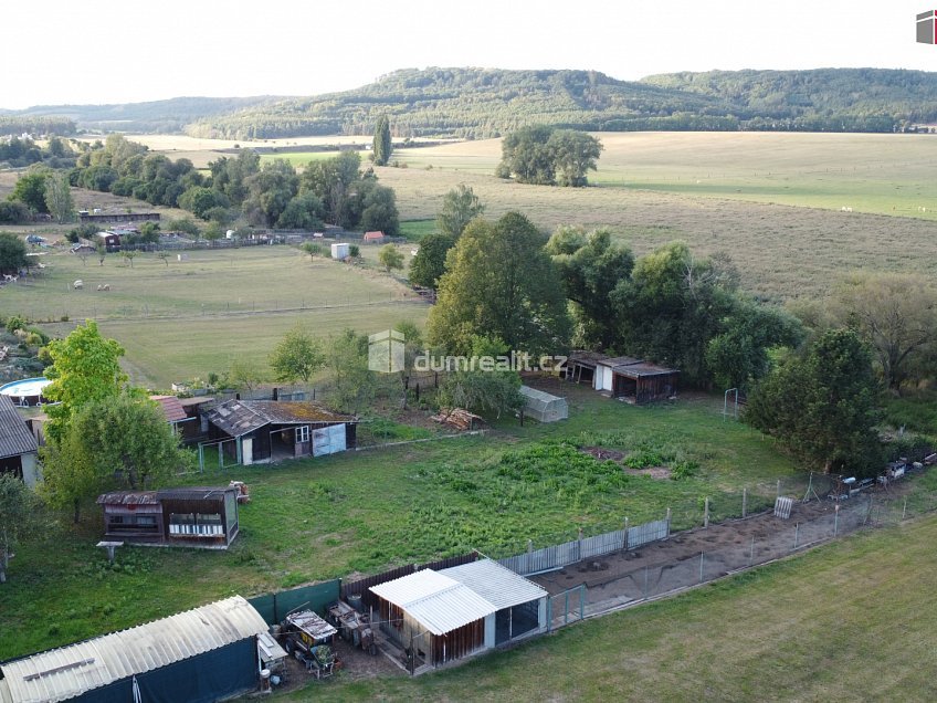 Prodej  stavebního pozemku 810 m^2 Nádražní, Vroutek 