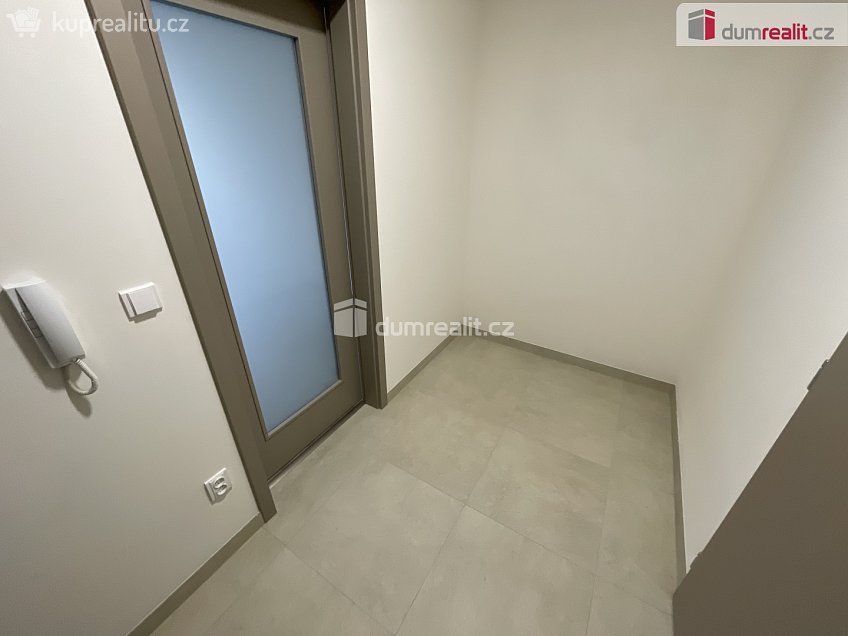 Pronájem bytu 1+kk 41 m^2 Štrossova, Pardubice 