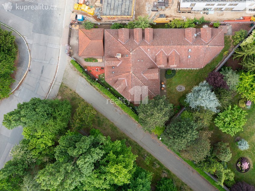 Prodej  rodinného domu 420 m^2 Vzdušná, Praha 4 