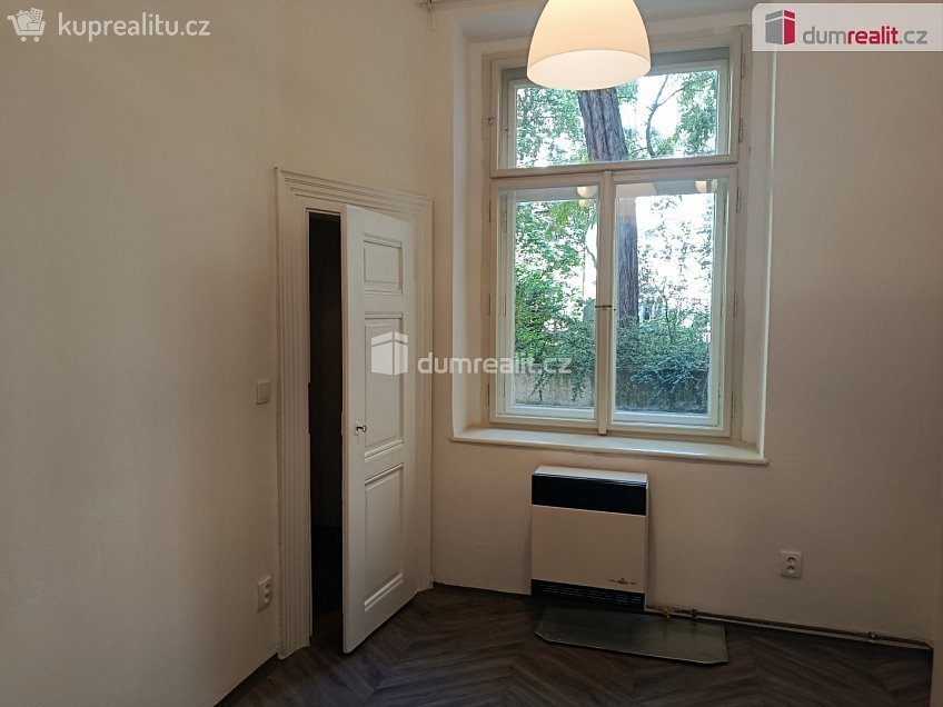 Pronájem bytu 1+kk 19 m^2 Na spojce, Praha 10 