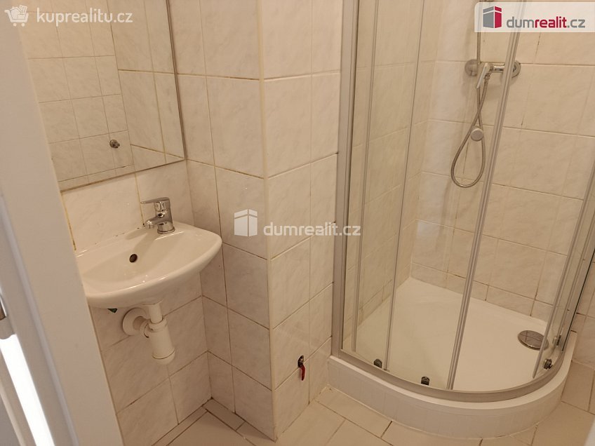 Pronájem bytu 1+kk 28 m^2 Za poštou, Praha 10 