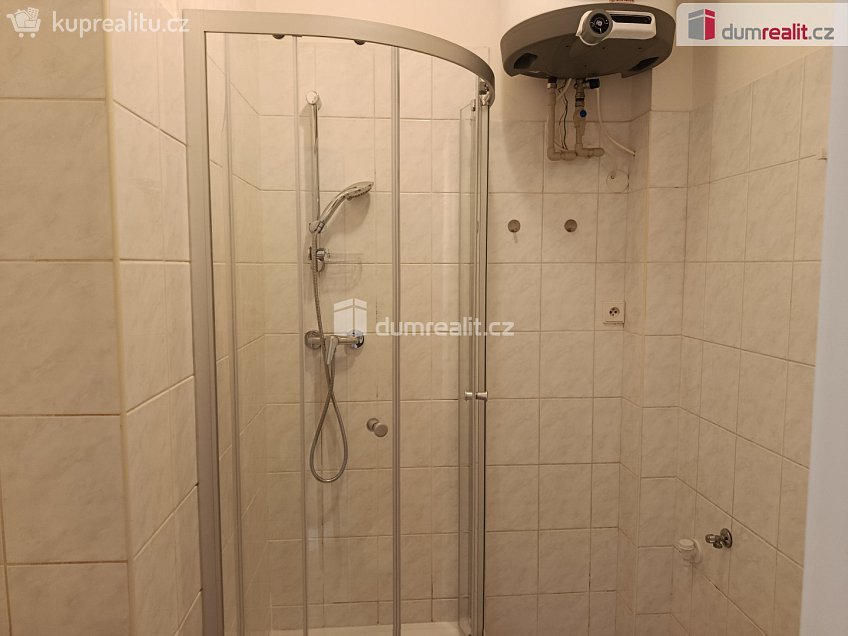 Pronájem bytu 1+kk 28 m^2 Za poštou, Praha 10 