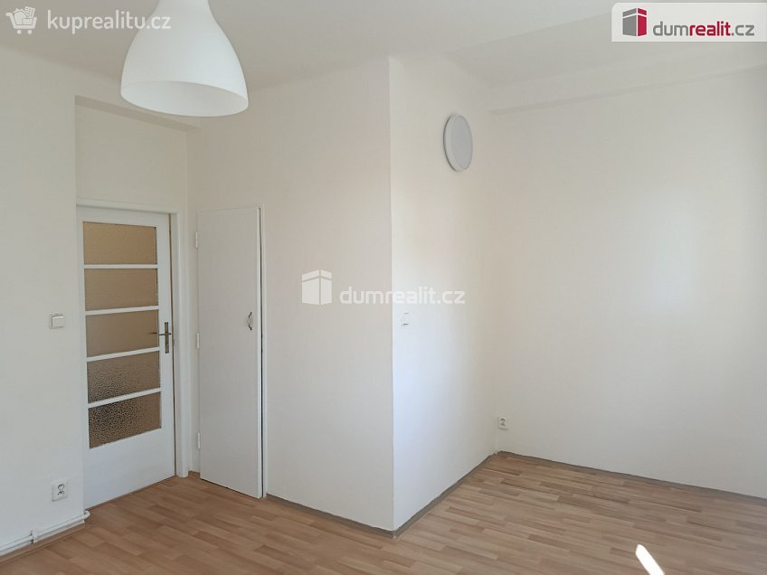 Pronájem bytu 2+kk 45 m^2 Ve struhách, Praha 6 