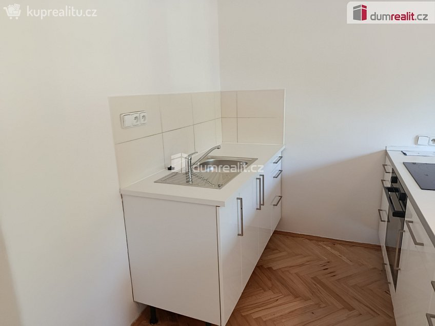 Pronájem bytu 2+kk 45 m^2 Ve struhách, Praha 6 