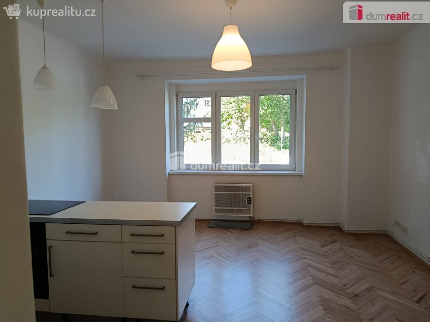 Pronájem bytu 2+kk 45 m^2 Ve struhách, Praha 6 