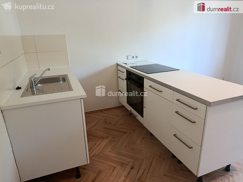 Pronájem bytu 2+kk 45 m^2 Ve struhách, Praha 6 