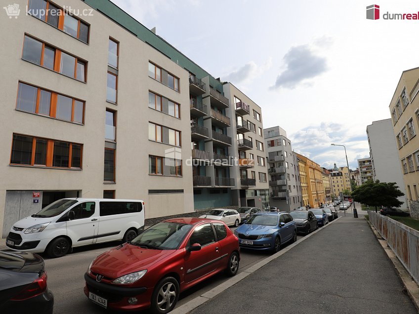 Pronájem bytu 2+kk 60 m^2 Jeseniova, Praha 3 
