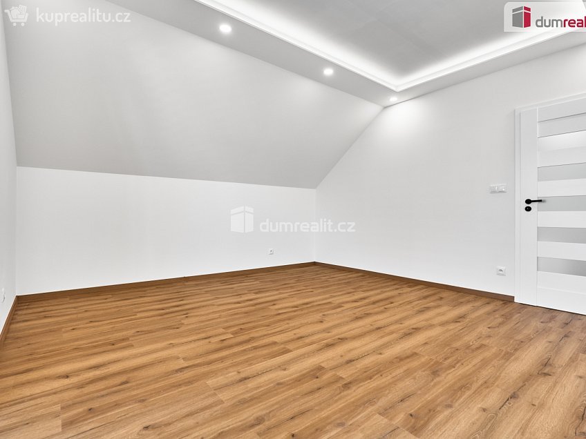 Prodej  rodinného domu 160 m^2 V zahradách, Ruda 