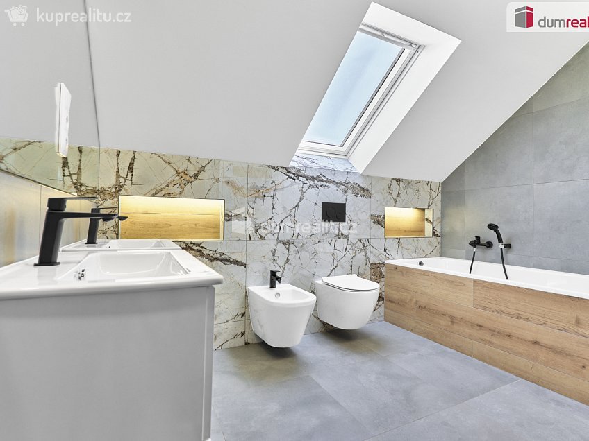 Prodej  rodinného domu 160 m^2 V zahradách, Ruda 