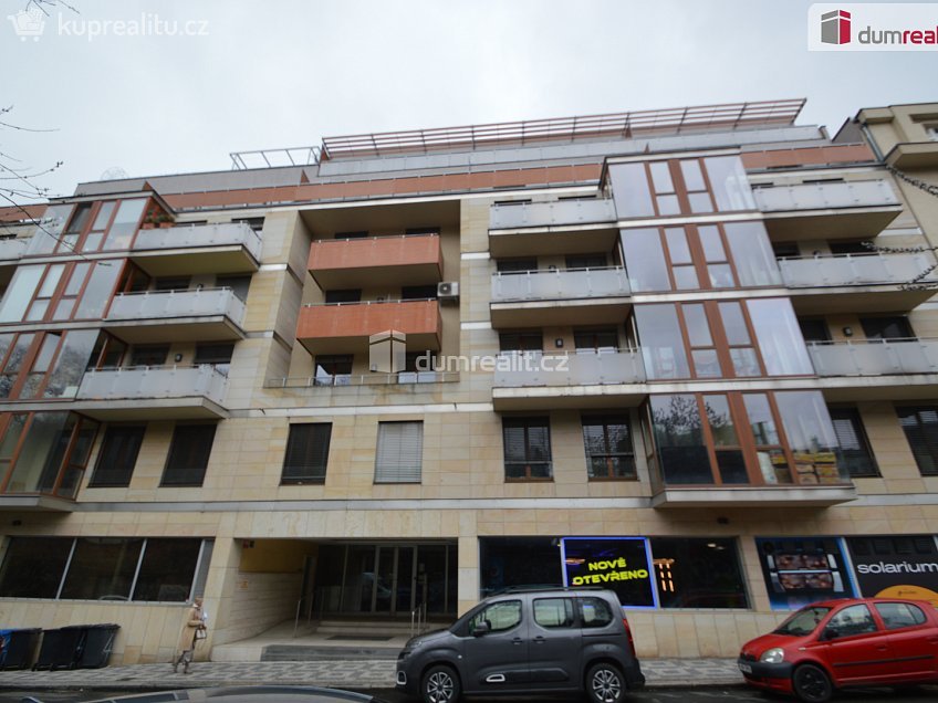 Pronájem bytu 4+kk 97 m^2 Na Zatlance, Praha 5 
