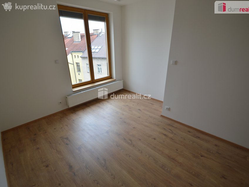 Pronájem bytu 4+kk 97 m^2 Na Zatlance, Praha 5 