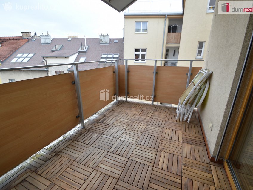 Pronájem bytu 4+kk 97 m^2 Na Zatlance, Praha 5 