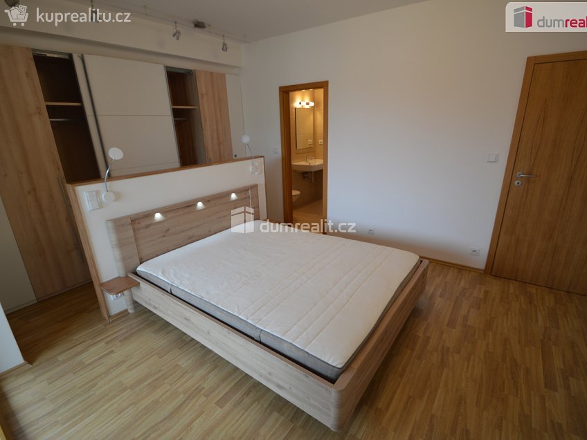 Pronájem bytu 4+kk 97 m^2 Na Zatlance, Praha 5 