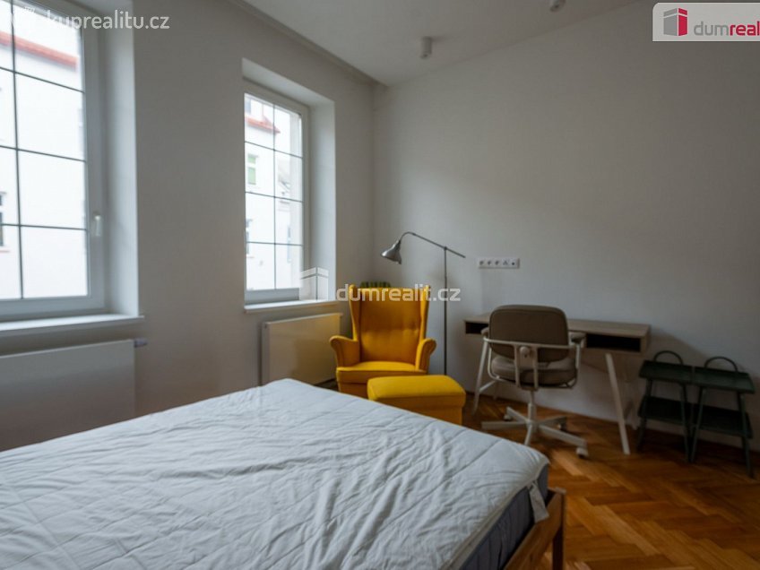 Pronájem bytu 2+kk 37 m^2 Turnovská, Praha 8 
