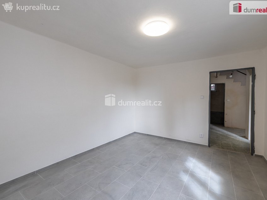 Pronájem  skladu 753 m^2 Hředle, Hředle 