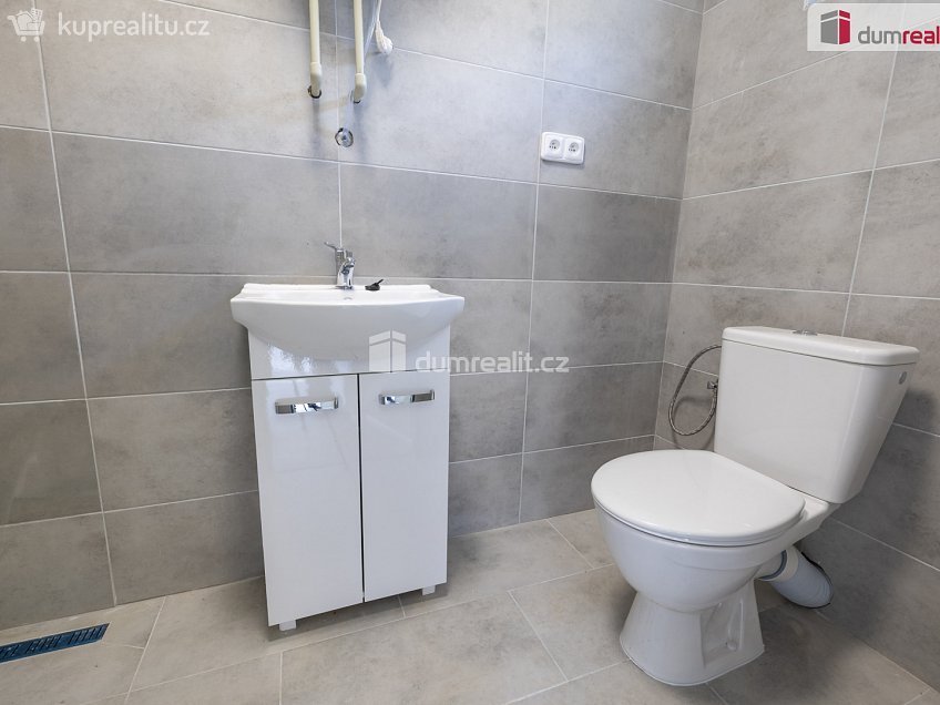 Pronájem  skladu 753 m^2 Hředle, Hředle 