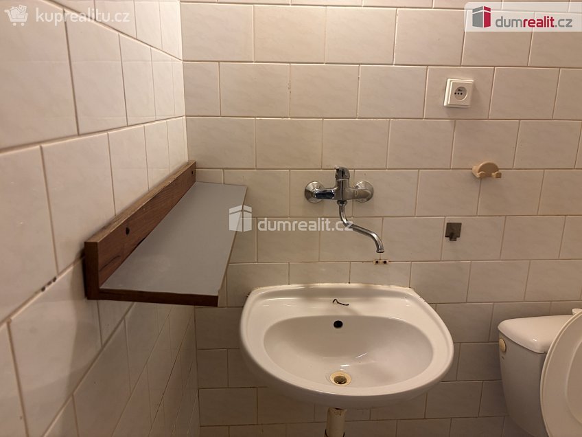 Pronájem bytu - pokoj 20 m^2 K výtopně, Praha-Zbraslav 