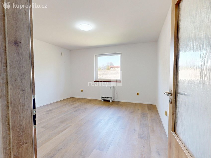 Pronájem bytu 1+kk 31 m^2 Senožaty, Senožaty 