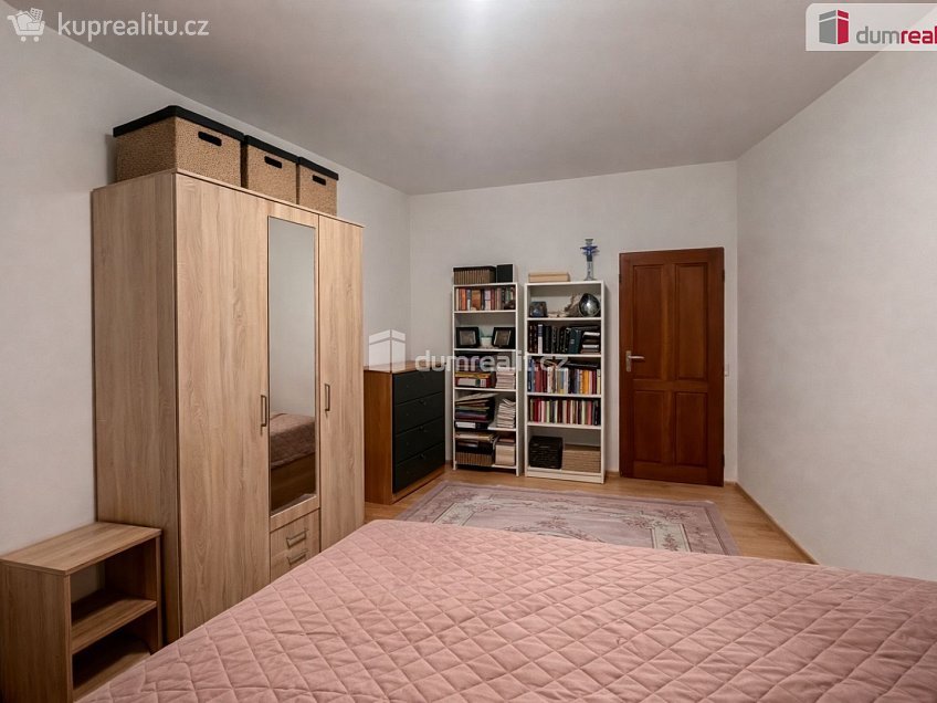 Pronájem bytu 2+kk 55 m^2 Zenklova, Praha 8 