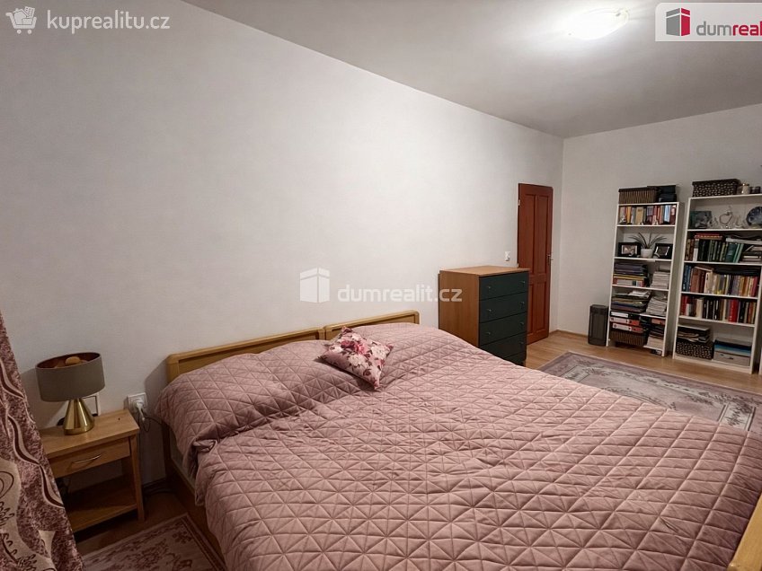Pronájem bytu 2+kk 55 m^2 Zenklova, Praha 8 