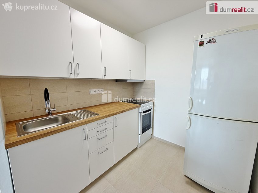 Pronájem bytu 2+kk 45 m^2 Petržílkova, Praha 13 
