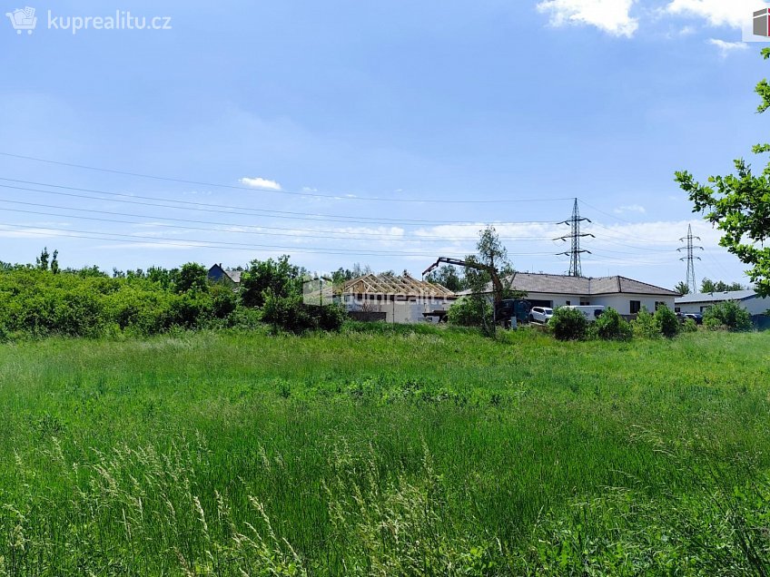 Prodej  stavebního pozemku 1085 m^2 Šípková, Otvice 