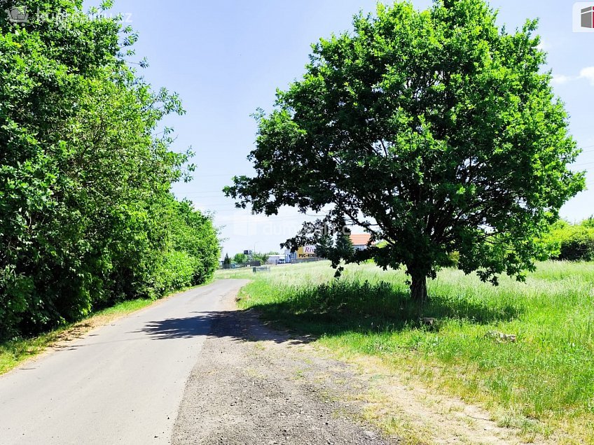 Prodej  stavebního pozemku 1085 m^2 Šípková, Otvice 