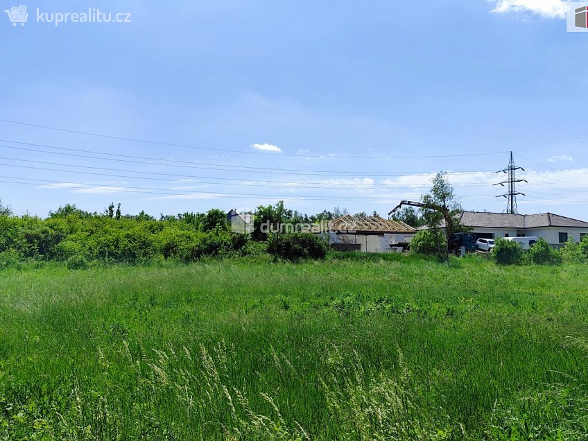 Prodej  stavebního pozemku 1085 m^2 Šípková, Otvice 