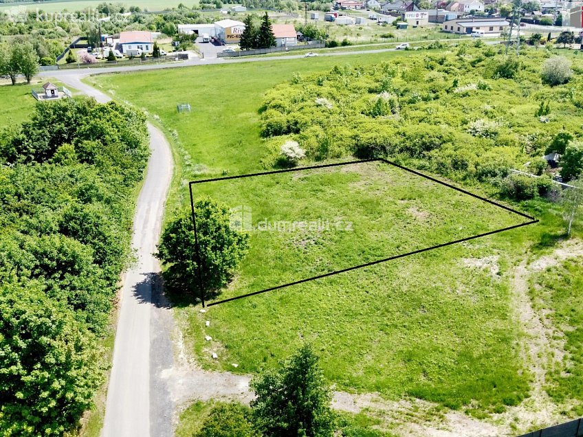 Prodej  stavebního pozemku 1085 m^2 Šípková, Otvice 