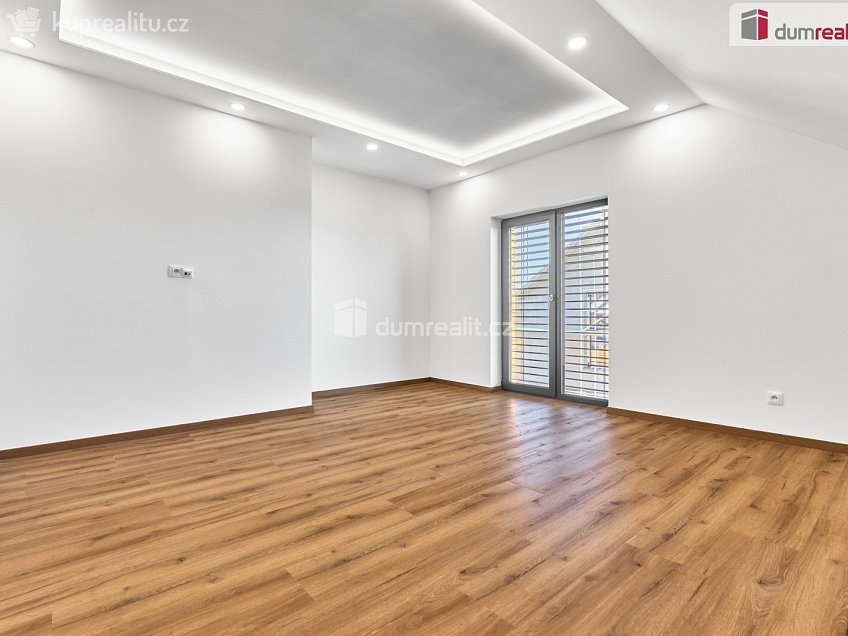 Prodej  rodinného domu 160 m^2 V zahradách, Ruda 
