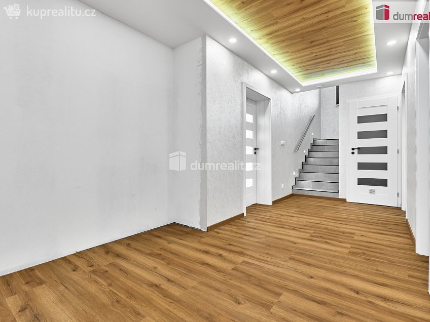Prodej  rodinného domu 160 m^2 V zahradách, Ruda 