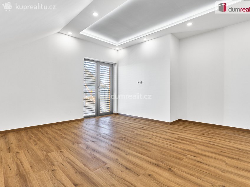 Prodej  rodinného domu 160 m^2 V zahradách, Ruda 