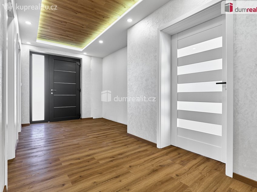 Prodej  rodinného domu 160 m^2 V zahradách, Ruda 