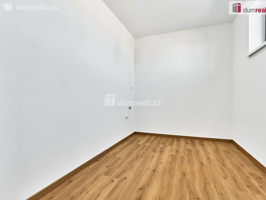 Prodej  rodinného domu 160 m^2 V zahradách, Ruda 