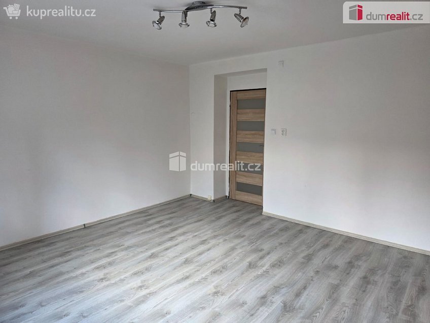 Pronájem bytu 2+1 63 m^2 Školská čtvrť, Frenštát pod Radhoštěm 