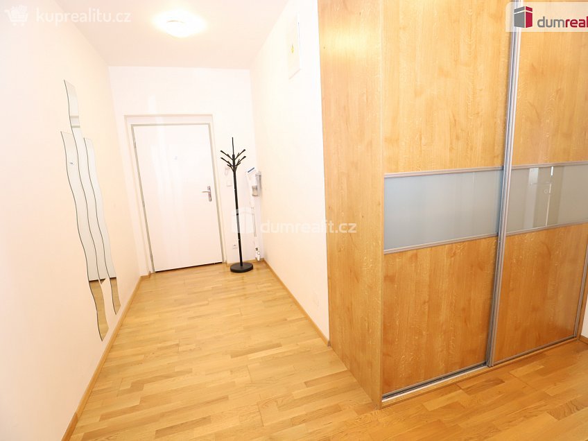 Pronájem bytu 2+kk 60 m^2 Jeseniova, Praha 3 