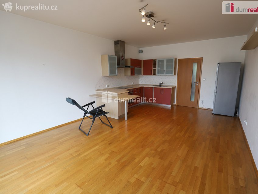 Pronájem bytu 2+kk 60 m^2 Jeseniova, Praha 3 