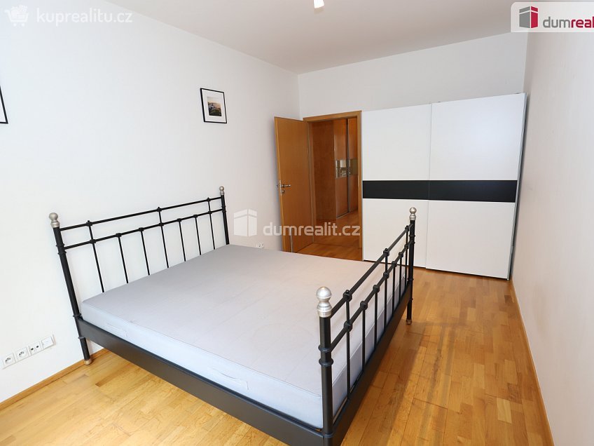 Pronájem bytu 2+kk 60 m^2 Jeseniova, Praha 3 