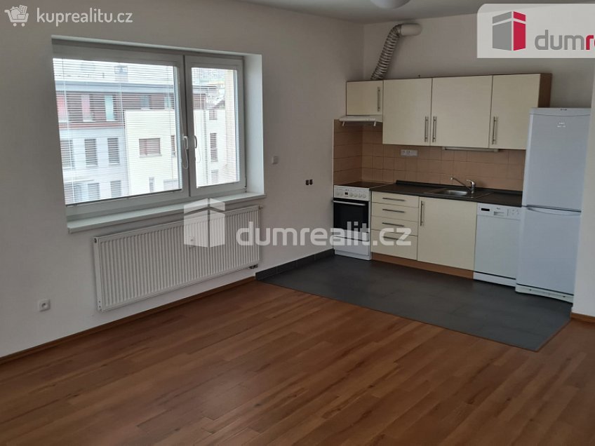 Pronájem bytu 1+kk 43 m^2 Přeučilova, Praha 13 