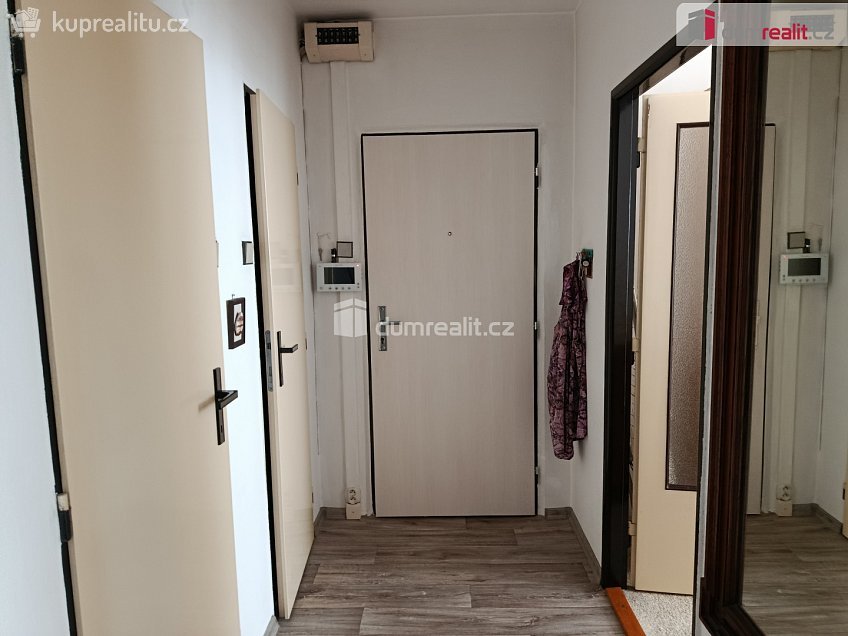 Pronájem bytu 3+1 68 m^2 Komárovská, Praha 20 