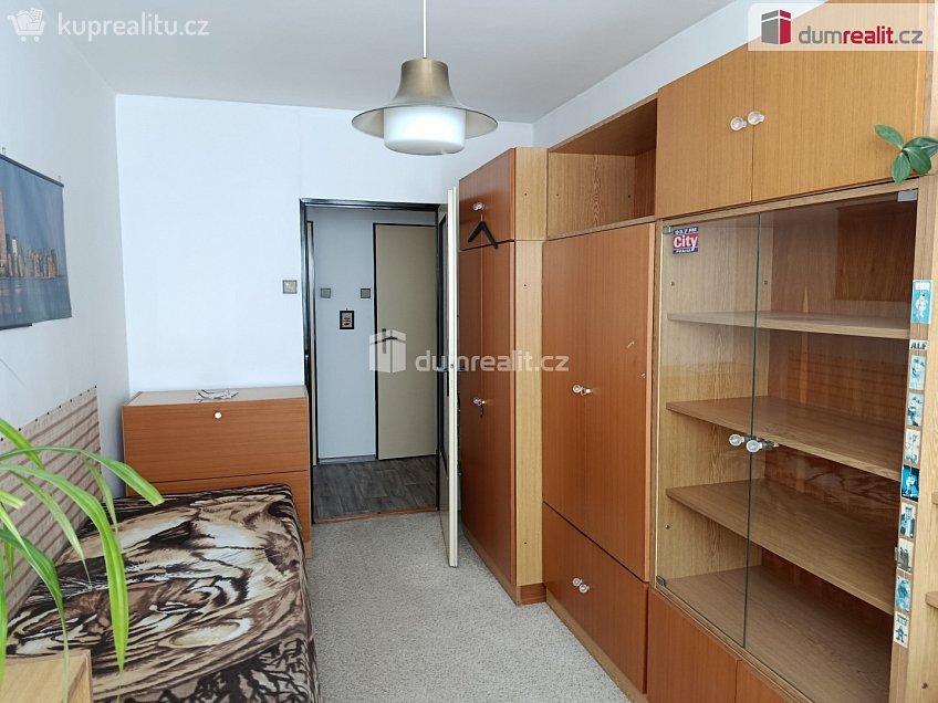 Pronájem bytu 3+1 68 m^2 Komárovská, Praha 20 