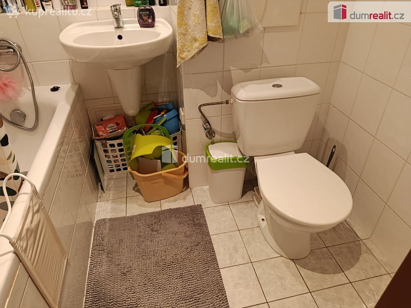 Pronájem bytu 2+kk 40 m^2 Žandovská, Praha 9 