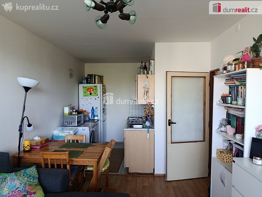 Pronájem bytu 2+kk 40 m^2 Žandovská, Praha 9 