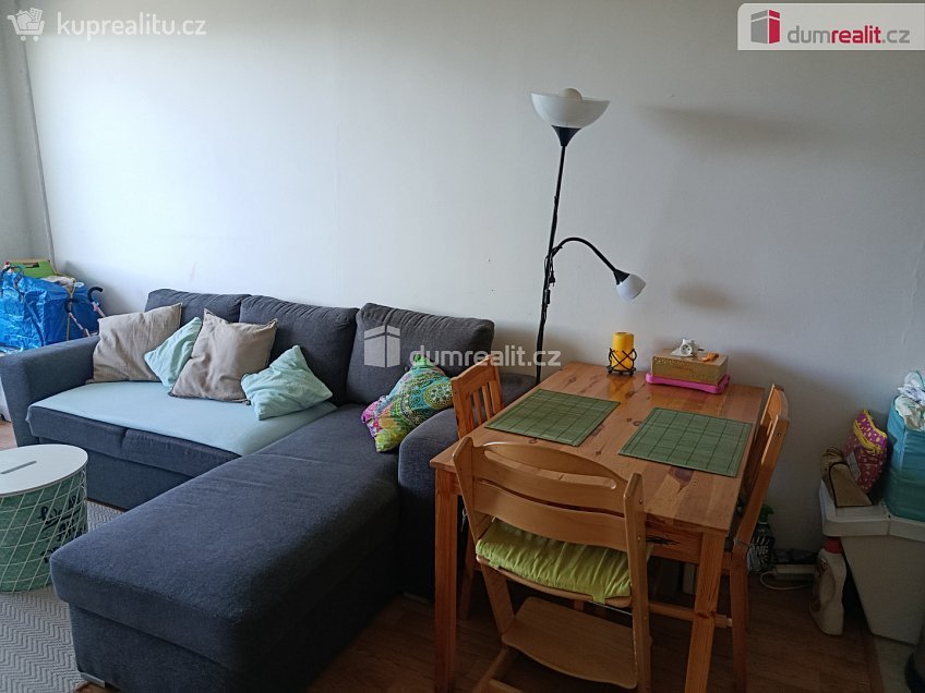 Pronájem bytu 2+kk 40 m^2 Žandovská, Praha 9 