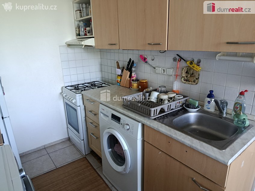 Pronájem bytu 2+kk 40 m^2 Žandovská, Praha 9 
