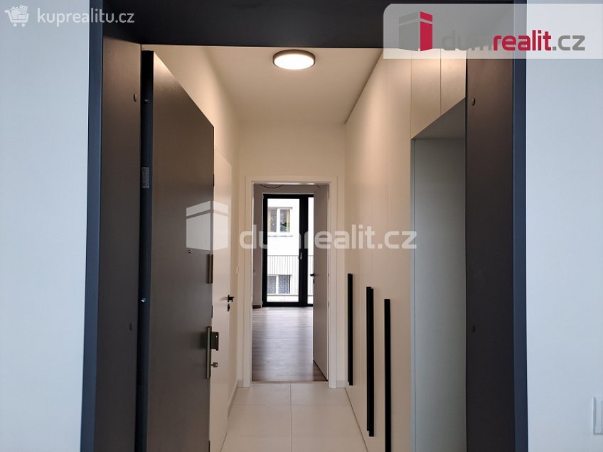 Pronájem bytu 1+kk 35 m^2 Letecká, Libčice nad Vltavou 
