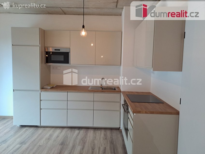 Pronájem bytu 1+kk 35 m^2 Letecká, Libčice nad Vltavou 