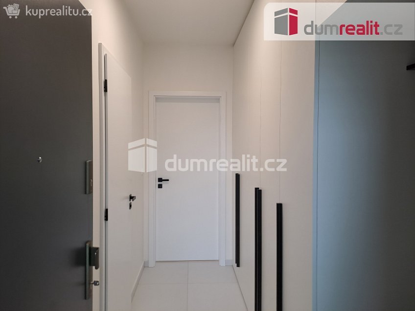 Pronájem bytu 1+kk 35 m^2 Letecká, Libčice nad Vltavou 