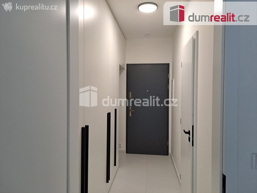 Pronájem bytu 1+kk 35 m^2 Letecká, Libčice nad Vltavou 